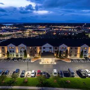 La Quinta By Wyndham Milwaukee Delafield